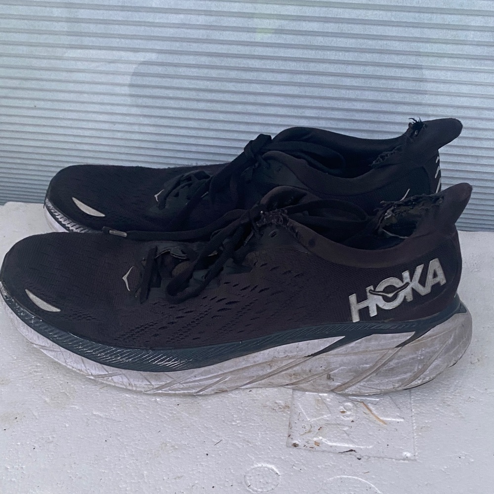 Hoka Clifton 8 Men's Black and White Athletic Running Sneakers Size 11D